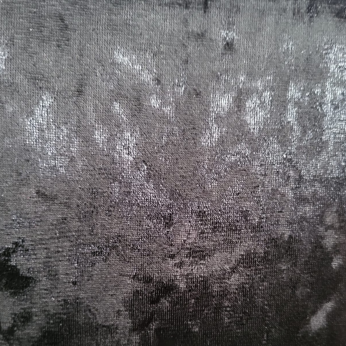 crushed-velvet-black