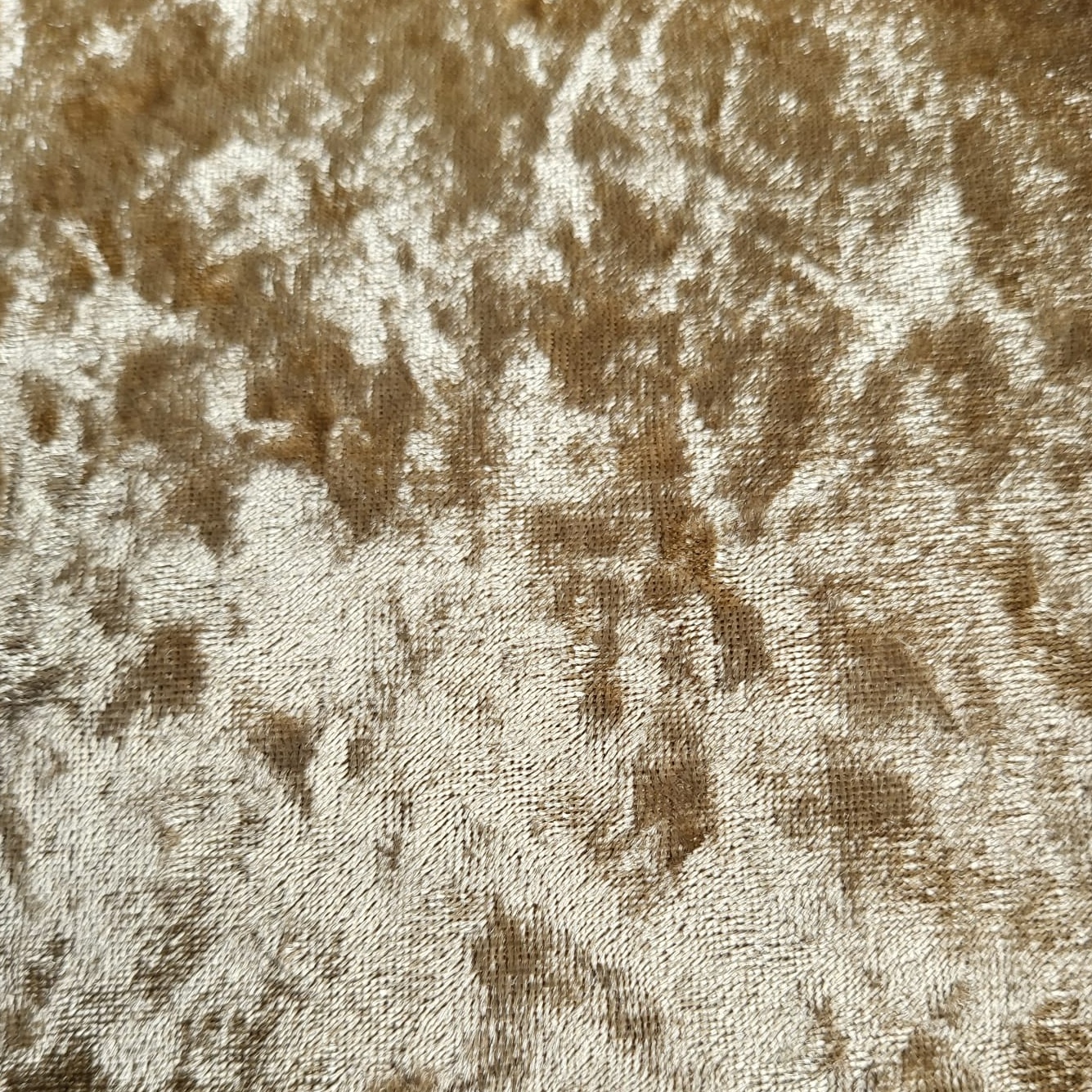 crushed-velvet-gold